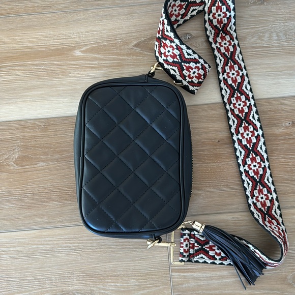 Black Quilted Cross Body Bag - Picture 1 of 2